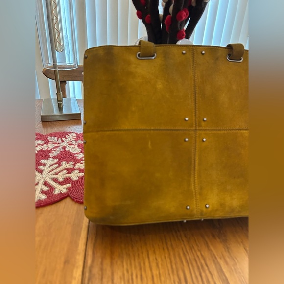 TOD’S Quilted Classic Leather Silver-Studded Bucket Bag in Mustard - Picture 16 of 16